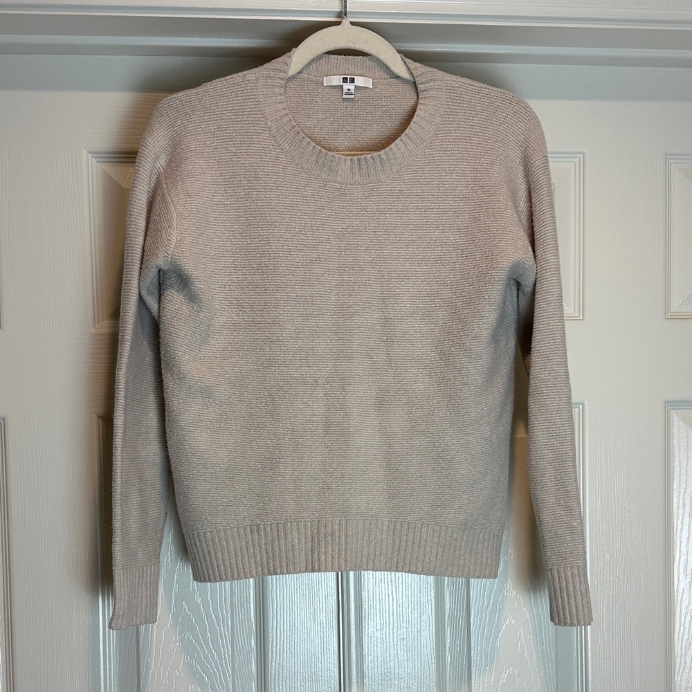 Uniqlo Women's Cream Sweatshirt